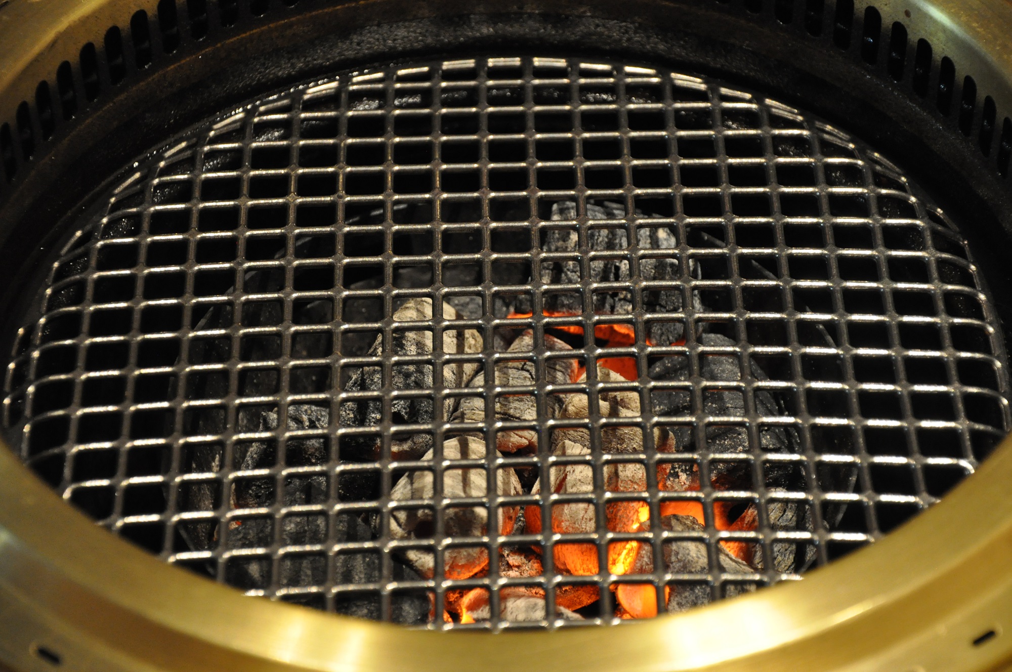 「肉匠 東」の炭火への拘り